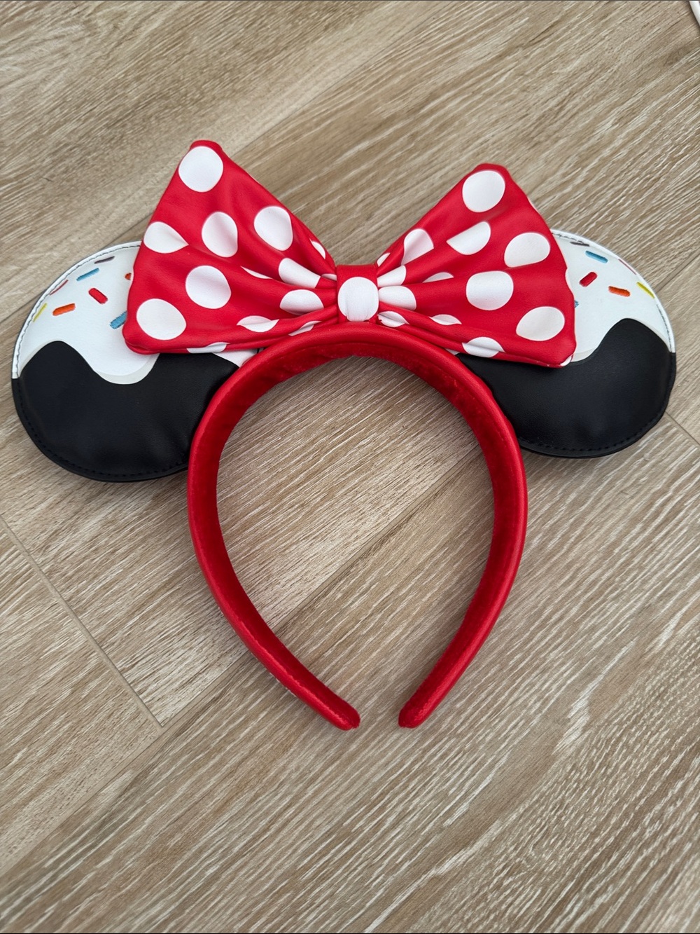 Loungefly x Disney Minnie Sprinkle Cupcake Ears - Picture 5 of 11